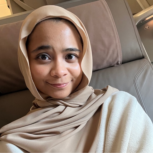 Meet your Posher, Aina - Picture 1 of 1